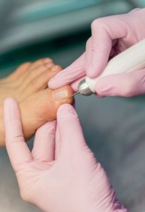 PEDIKYR/ SPA E PLOTE DHE E THELLE E KEMBEVE PER MESHKUJT - FULL SPA /DEEP TRETAMENT OF MANS FOOT