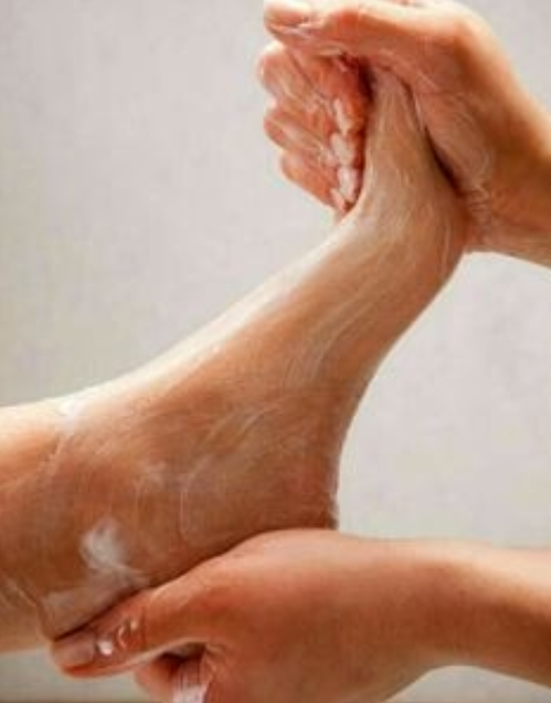 PEDIKYR/ SPA E PLOTE DHE E THELLE E KEMBEVE PER MESHKUJT - FULL SPA /DEEP TRETAMENT OF MANS FOOT