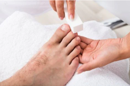 PASTRIMI I THONJVE TE KEMBES PER MESHKUJ - TOTAL CLEANING FOOT NAILS FOR MAN