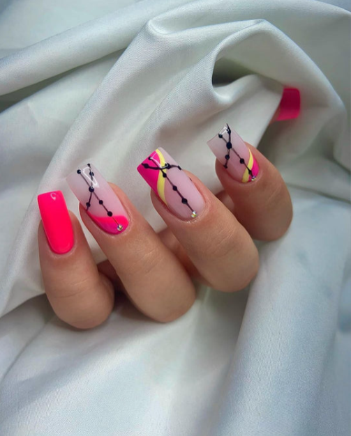 TIPSA NE THONJTE E DUARVE- TIPSA HANDS NAILS